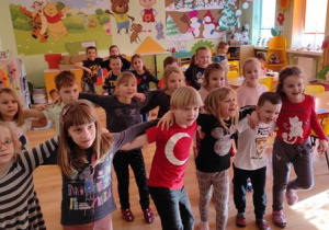Dzieci tańczą Zorbę